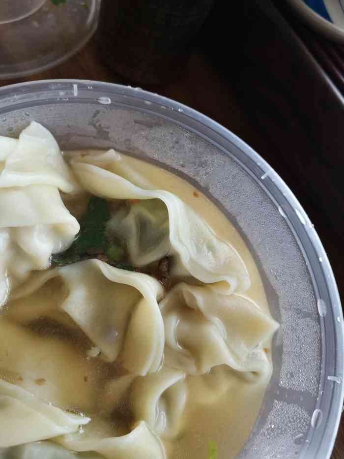 打分 点个外卖,汤放进馄饨里,一个蟑螂浮在上面