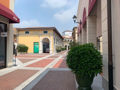 -佛罗伦萨小镇广佛名品奥特莱斯(疏港路店)