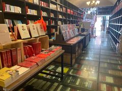 -钟书阁(松江泰晤士小镇店)