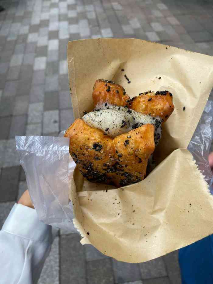 记亦抄纸巷·油条包麻糍(包河万达店)-"最近抄纸巷家的油条夹麻糍火爆