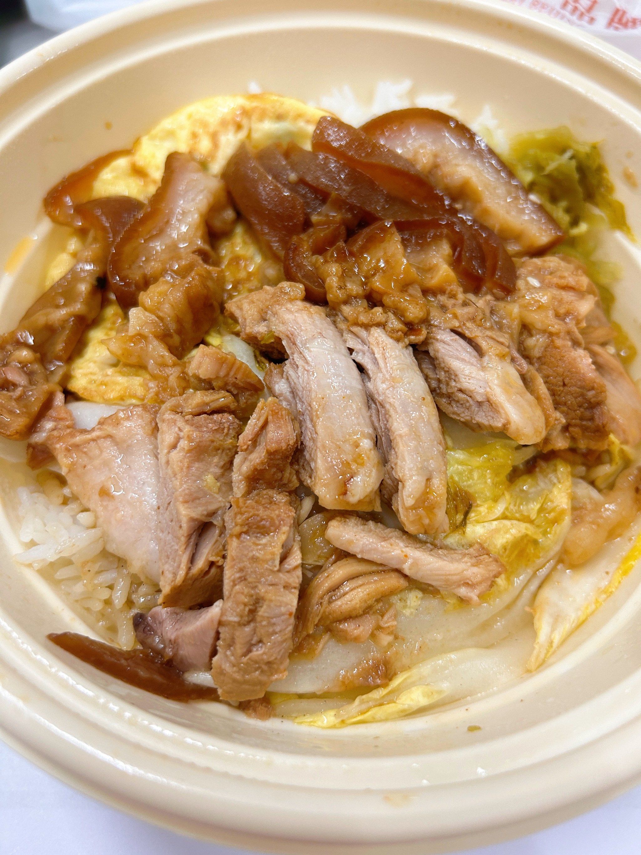 今天吃什么?【黑蒜猪脚饭】