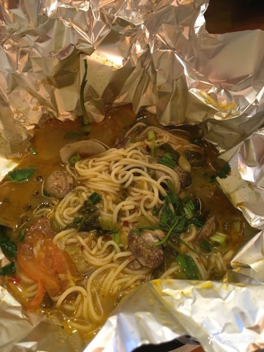 风味锡纸花甲米线