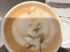 栀子花梨香拿铁-Seesaw Coffee(苏州中心店)
