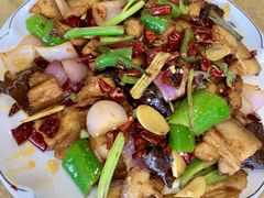 回锅肉-正宗鸡饭粤香酒家(朱村店)