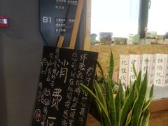 -新华里咖啡书吧(新华书店小寨店)