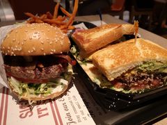 -The Habit Burger Grill 哈比特汉堡(复兴soho店)