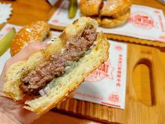 忧郁汉堡-悠航SLOWBOAT(三里屯店)