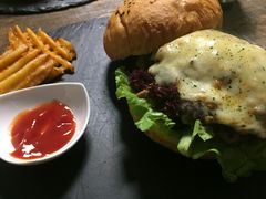 -HIGH FIVE哈福手工汉堡(桂林路店)