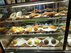 面包甜点陈列柜-星巴克臻选(广州沙面店)