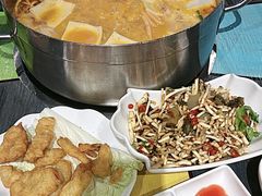 -四季喧黔味豆米火锅(万达广场店)