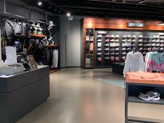 -耐克(恒隆广场店)