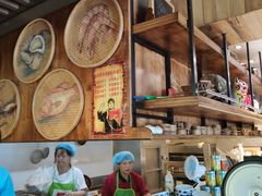 大堂-方国老头包子·39年威海本地老字号•小船海鲜疙瘩汤
