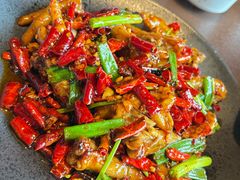 -曼听小寨海鲜烧烤·大连辣炒大王(盖州街店)