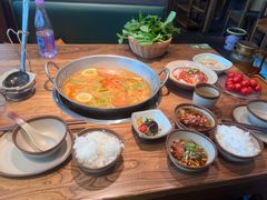 -野山舂·贵州现舂酸汤火锅(鸿通城店)