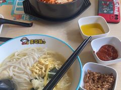 -灵芝妹子海鲜米线(劳动公园店)
