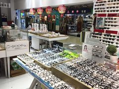 -美式眼镜·授权蔡司.依视路.尼康.豪雅.明月(人民广场店)