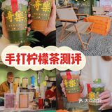 门口摆了露营的座椅，看上去很特别，店里虽然不算大
