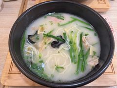 -花馬肆.云南过桥米线(汉神购物广场现场熬汤店)