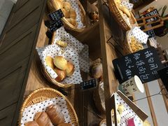 -沁屋面包店(人民东路店)