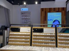 -LOOK眼镜·蔡司依视路配镜(宝山万达店)