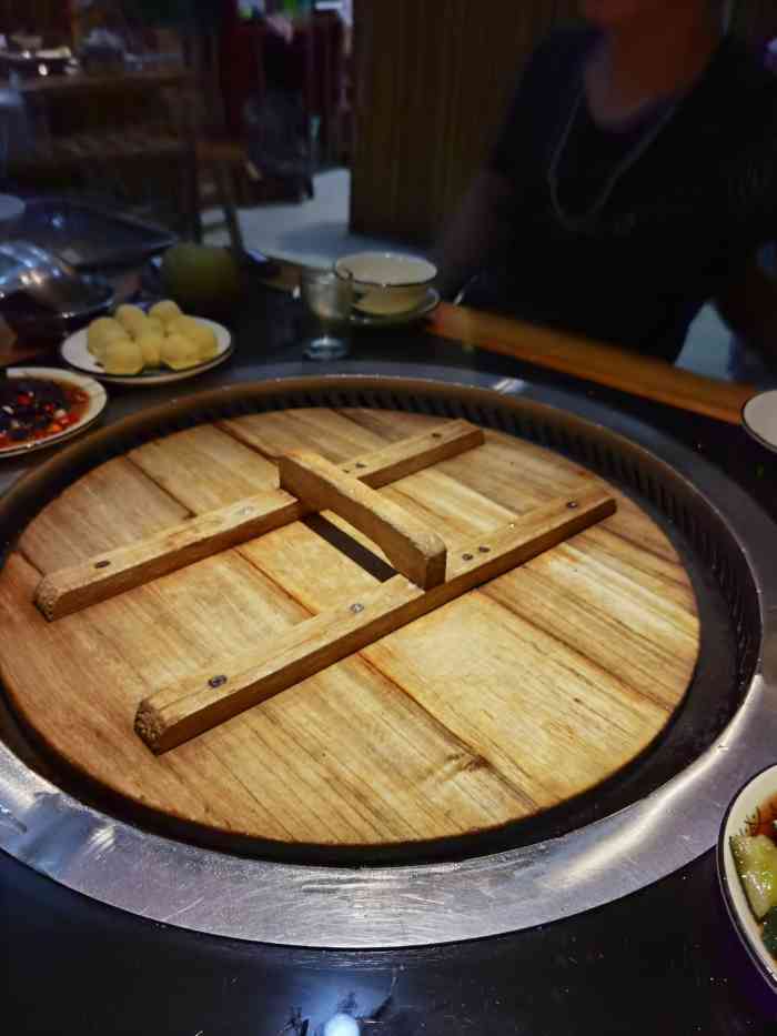 新农村土灶台地锅鸡-"看到点评推荐过去吃的,听说需要排队,我们.