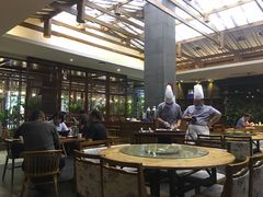 大堂-阿瓦山寨·湘菜现炒·剁椒鱼头王(咸阳总店)