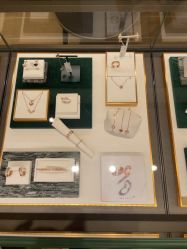 -周生生Chow Sang Sang(恒隆广场店)