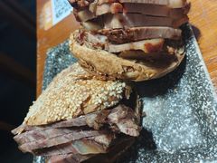 -老天桥酱肉烧饼夹肘子(天桥店)