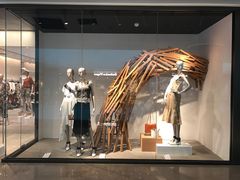 -URBAN REVIVO(高德置地广场·春广场店)