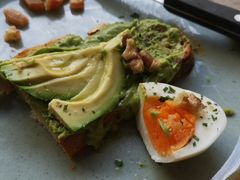 牛油果煮蛋吐司-RAC BAR(安福路店)