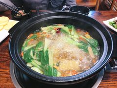 -陆记牛庄·碳锅龙虾烧烤(爱上花园店)