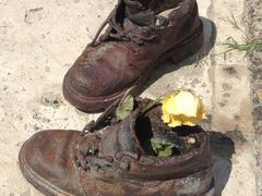 -多瑙河畔鞋履雕塑