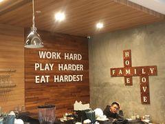 -Chom Cafe and Restaurant