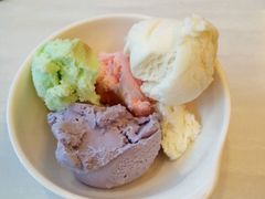 冰淇淋-北京汉丽轩海鲜烤肉自助火锅一体(中百店)