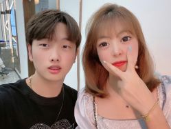 点击看大图 -V8潮牌·接发烫染连锁