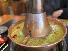 -果松木炭酸菜铜火锅·外婆参鸡汤