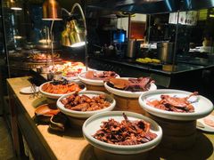 自助取餐区-大中华希尔顿酒店-念自助餐·嗨啤·小龙虾