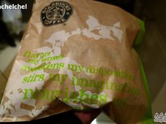 纸袋内里是蜡膜的，保鲜度强。-星巴克臻选(上海中环广场2F店)