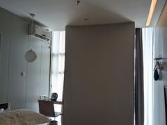 -卡罗酒店(东门晒布地铁站店)