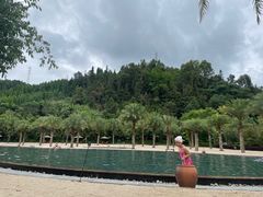-腾冲洞山温泉村