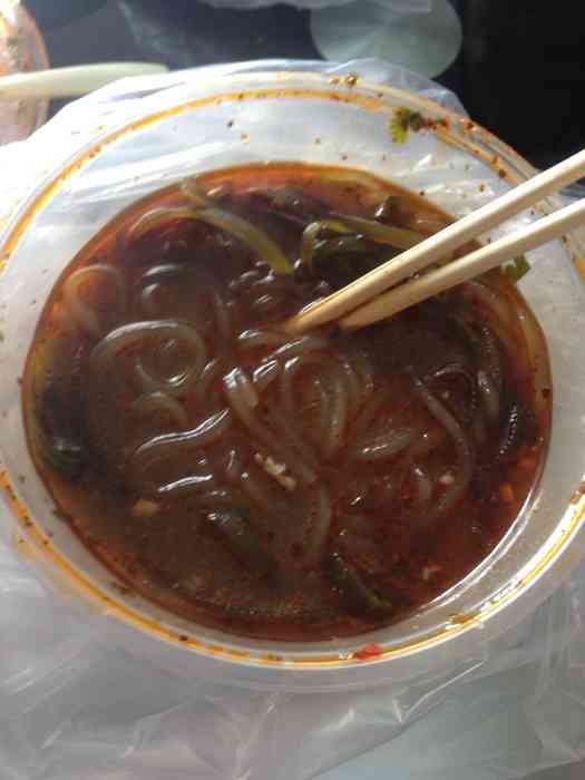 打分 肉夹馍超赞,配上酸辣粉,拍黄瓜,北冰洋汽水,那叫一个爽啊,推荐