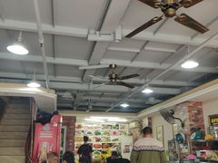 大堂-关记·河南烩面·大盘鸡