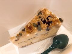 坚果燕麦酸奶风味蛋糕-星巴克臻选(南京艾尚天地店)