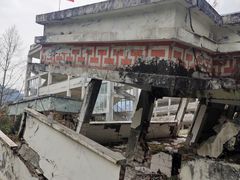 -四川汶川特大地震漩口中学遗址