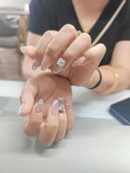 -小黑瓶美甲美睫
