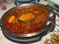 -茅草房·河畔园林火锅