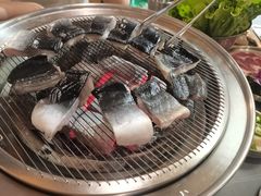 -围炉肉舍•炭烤活鳗•丹东海鲜烤肉(步行街店)