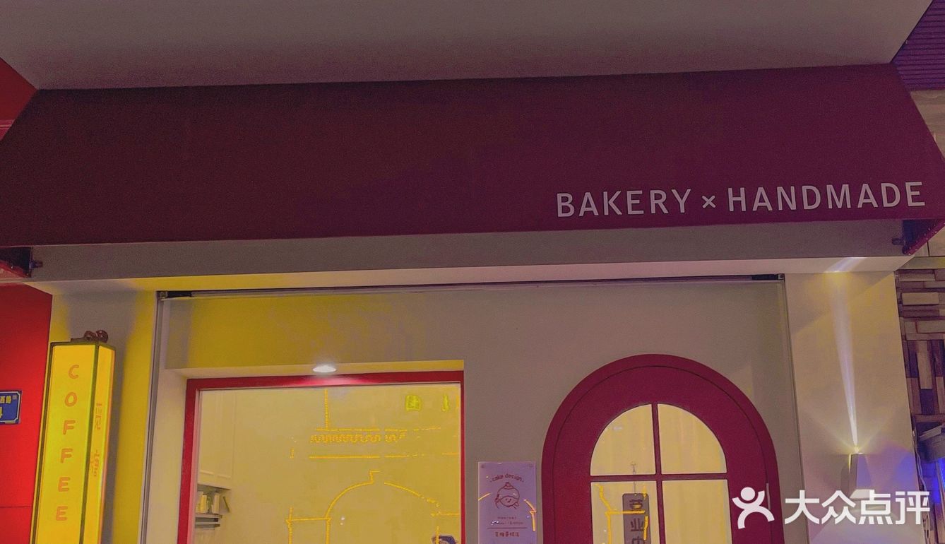 无意中发现一家🖼复古简约氛围感蛋糕店💭