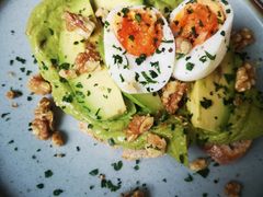 牛油果煮蛋吐司-RAC BAR(安福路店)