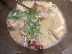 -咕嘟草帽鱼·牛奶一样的鲜鱼汤(天鹅湖万达广场店)